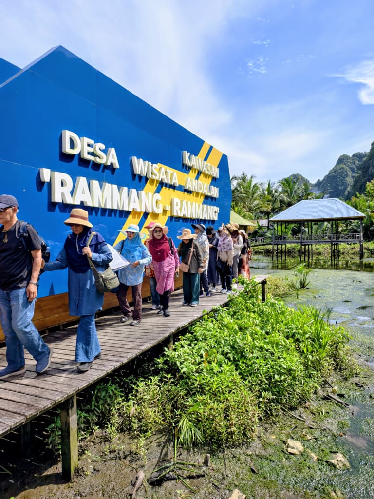Suasana lawatan peserta
