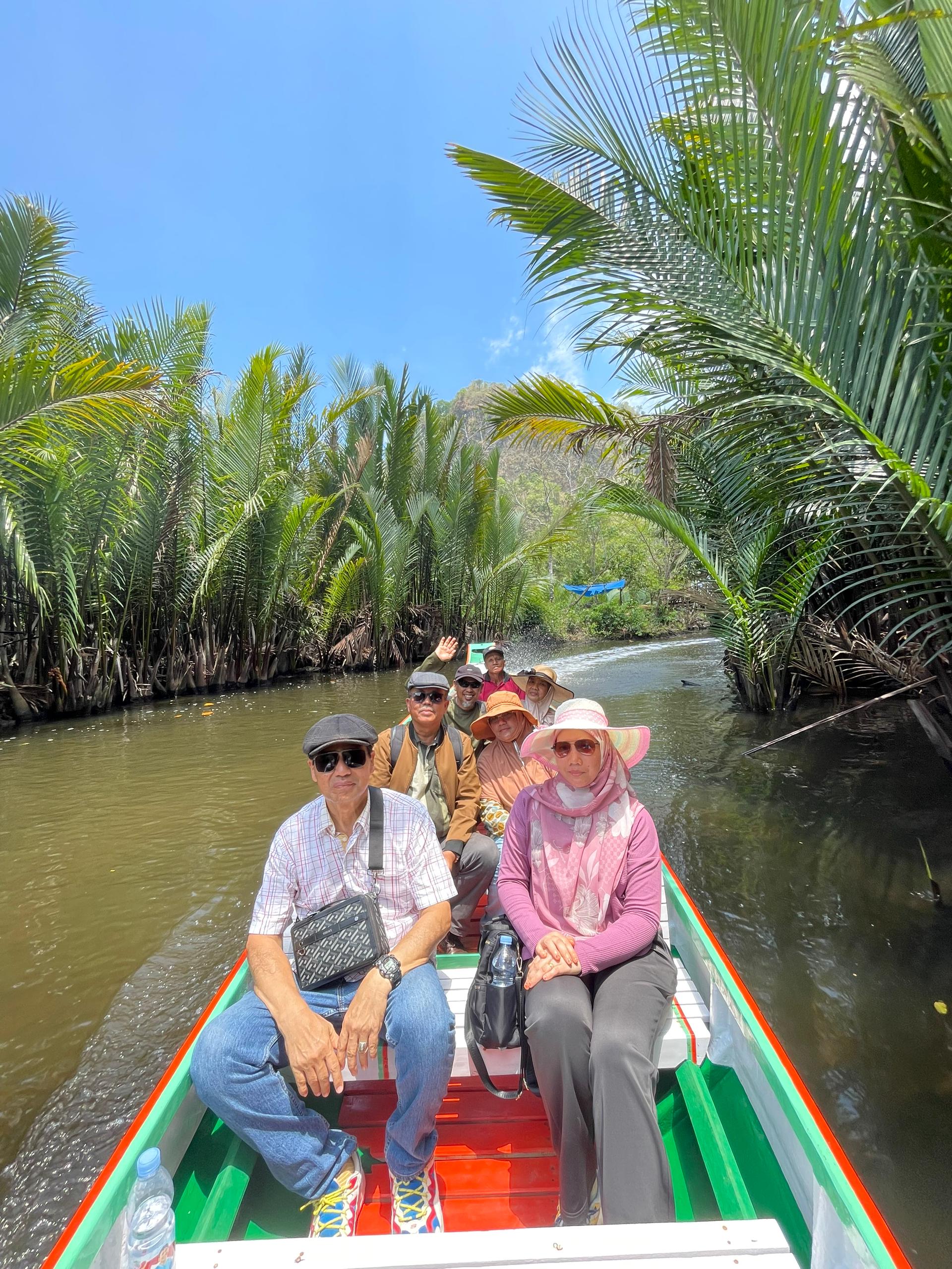 Lawatan bot di Rammang-Rammang